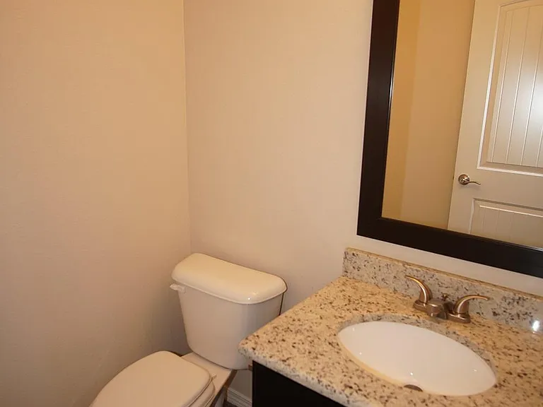 2136 William Caples St — Photo 4