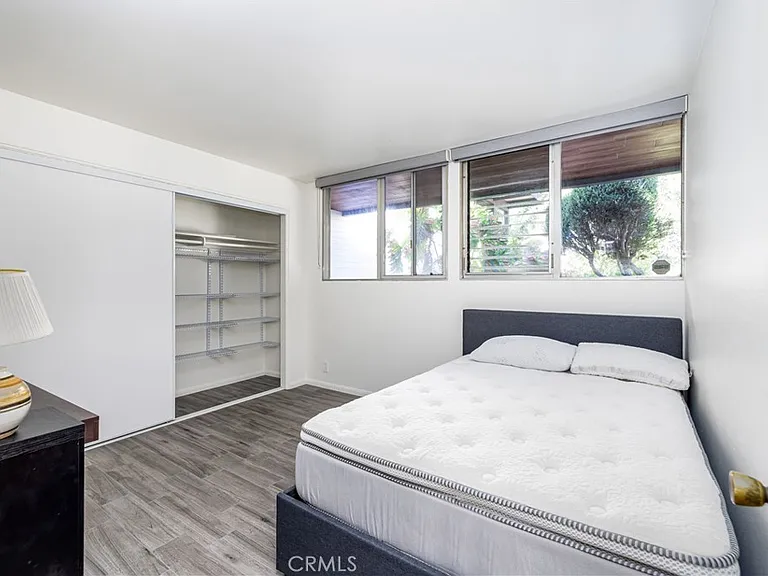 18349 Hiawatha St — Photo 43