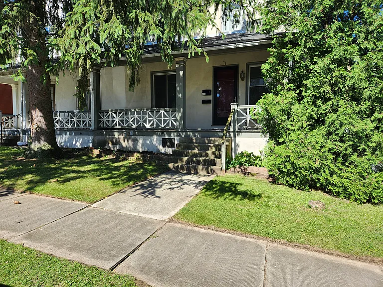 533 10th Ave — Photo 5