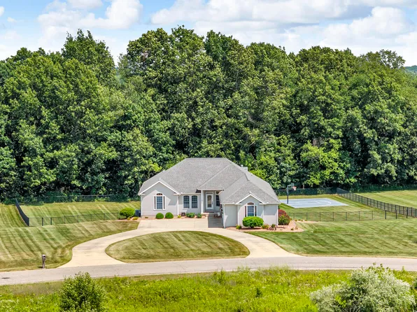 5003 Erika Dr, Pleasant Lake, MI 49272