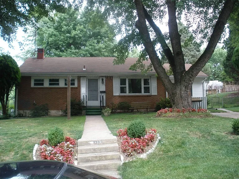 610 Houston Ct — Photo 1