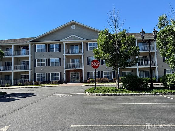 3rd image of 85 Liddle Ave