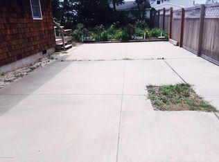 19 4th Ave, Seaside Park, NJ 08752
