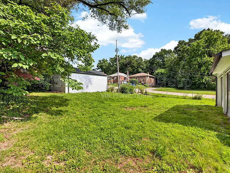 222 Henquin Dr — Photo 24