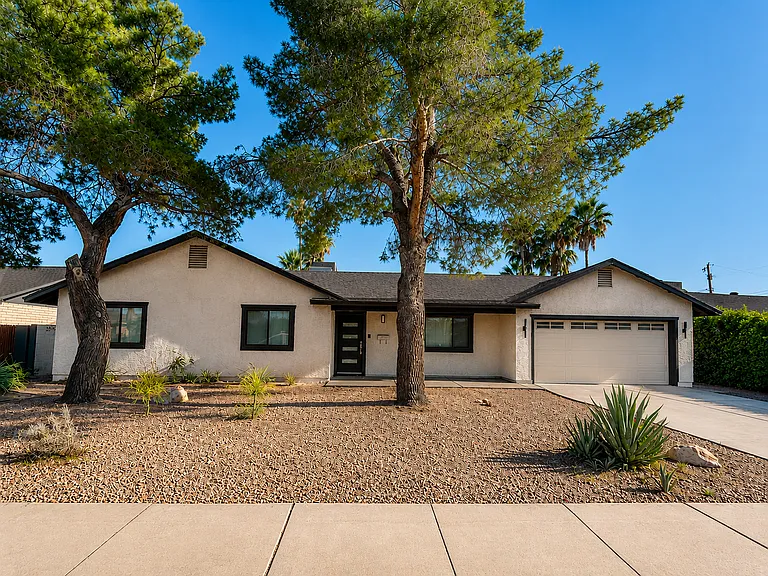 8611 E Vista Dr — Photo 1