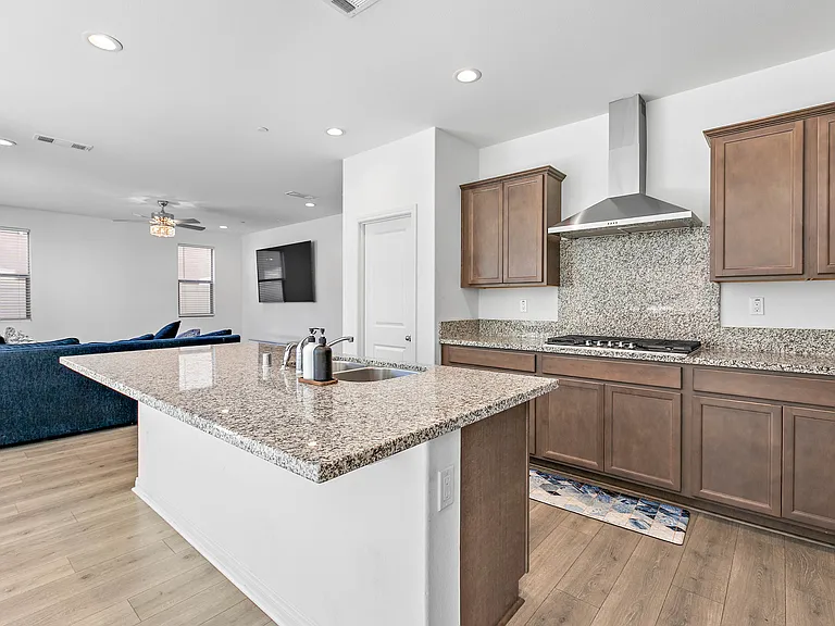 4551 Highland Ave — Photo 11
