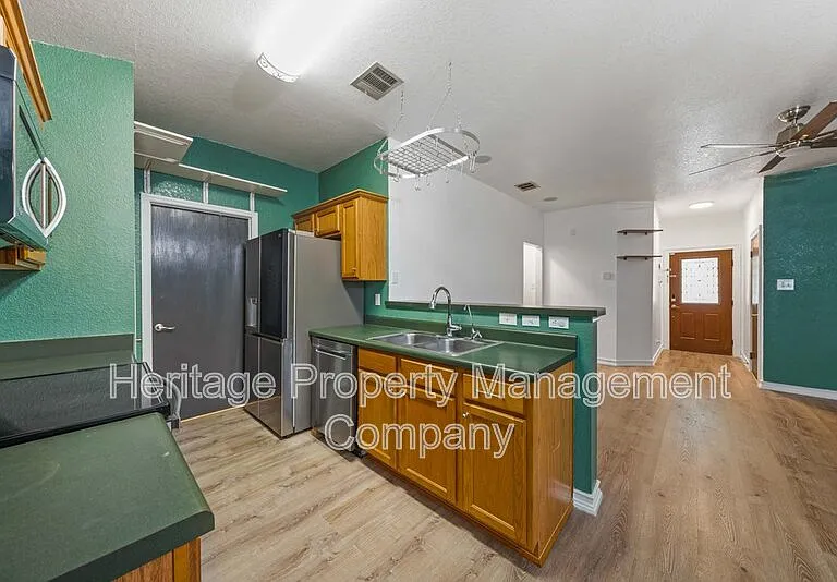 719 Eagle Trl — Photo 12