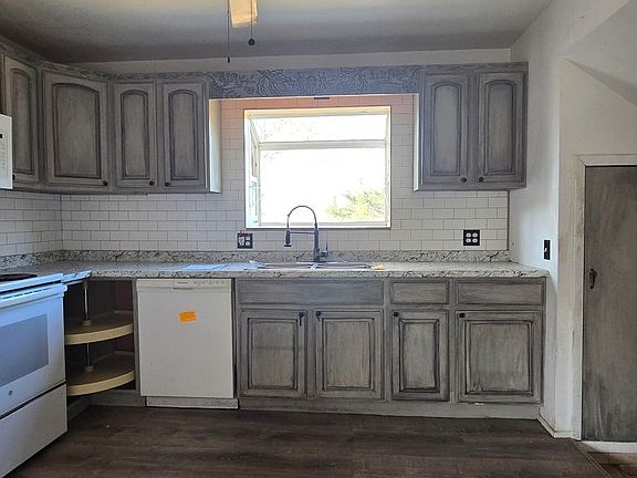 3rd image of 901 Wilson Ave