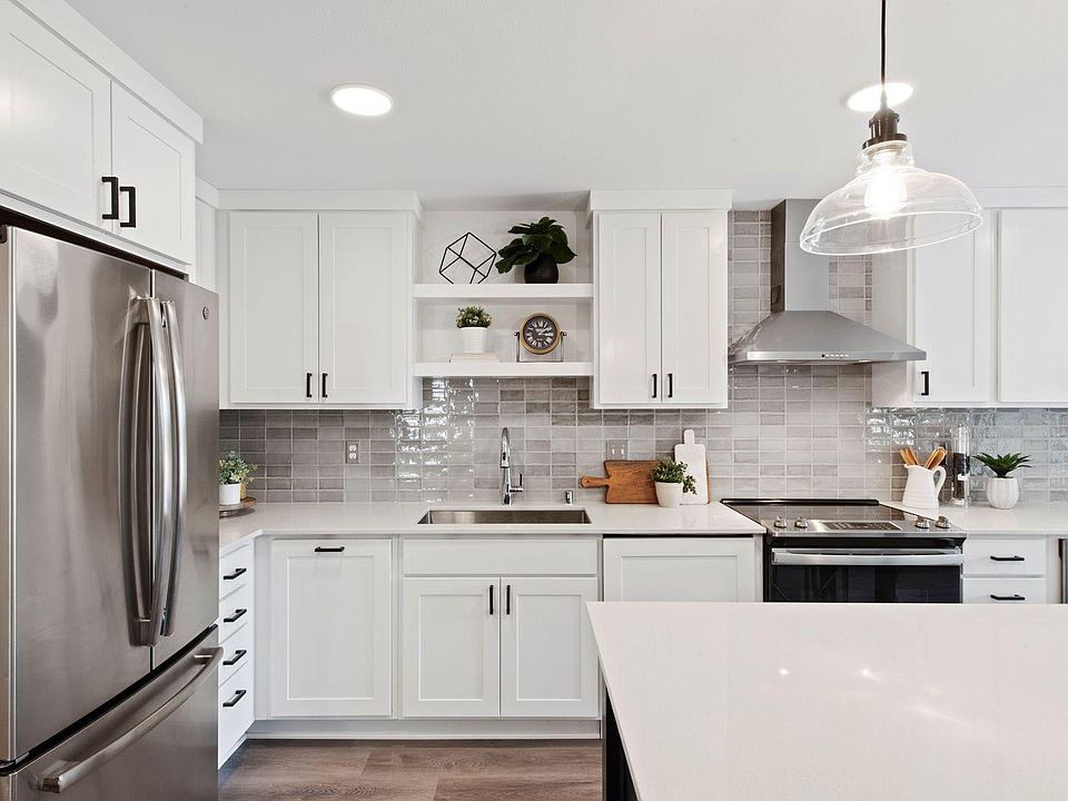 2nd image of 4415 Valley View Rd #2B-2Ba-967Sqft
