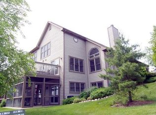310 Kazimour Dr, Pt Barrington, IL 60010