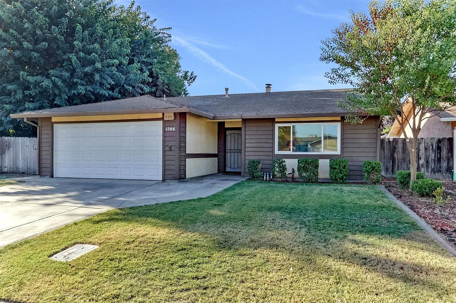 1386 Stanley Dr photo 1