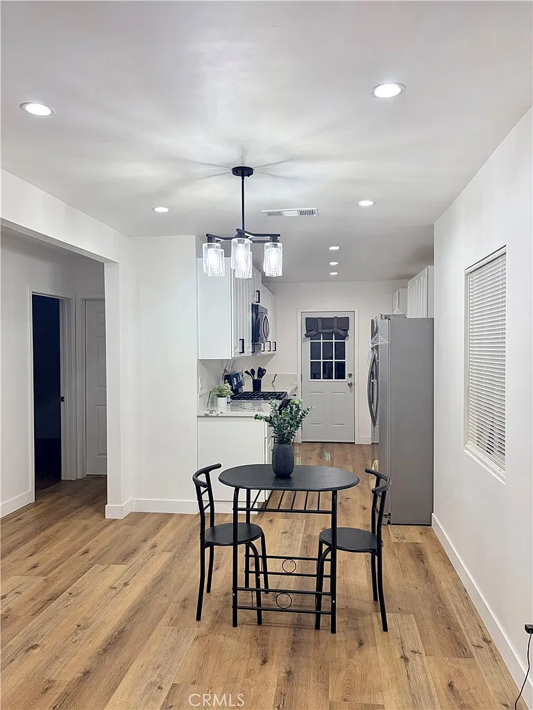 3 bed, 1214 sqft, $3,495 — Photo 4