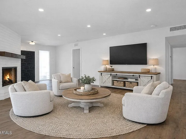 501 W Seldon Ln — Photo 15