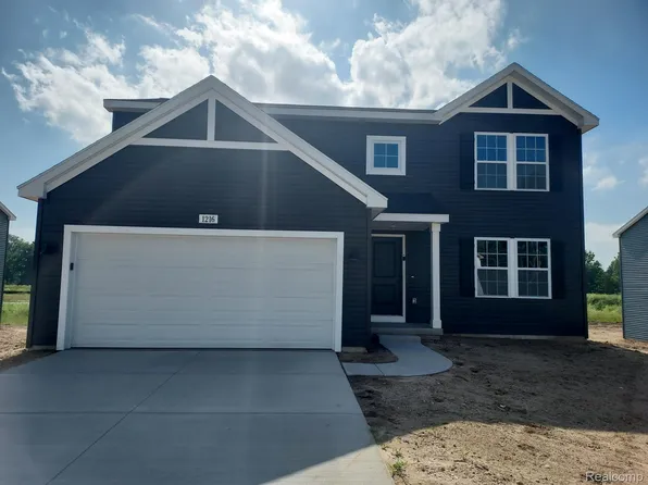 1216 Lockes St, Howell, MI 48843