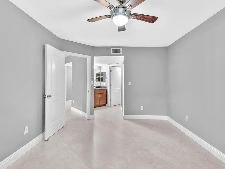 2881 N Oakland Forest Dr #105 — Photo 26