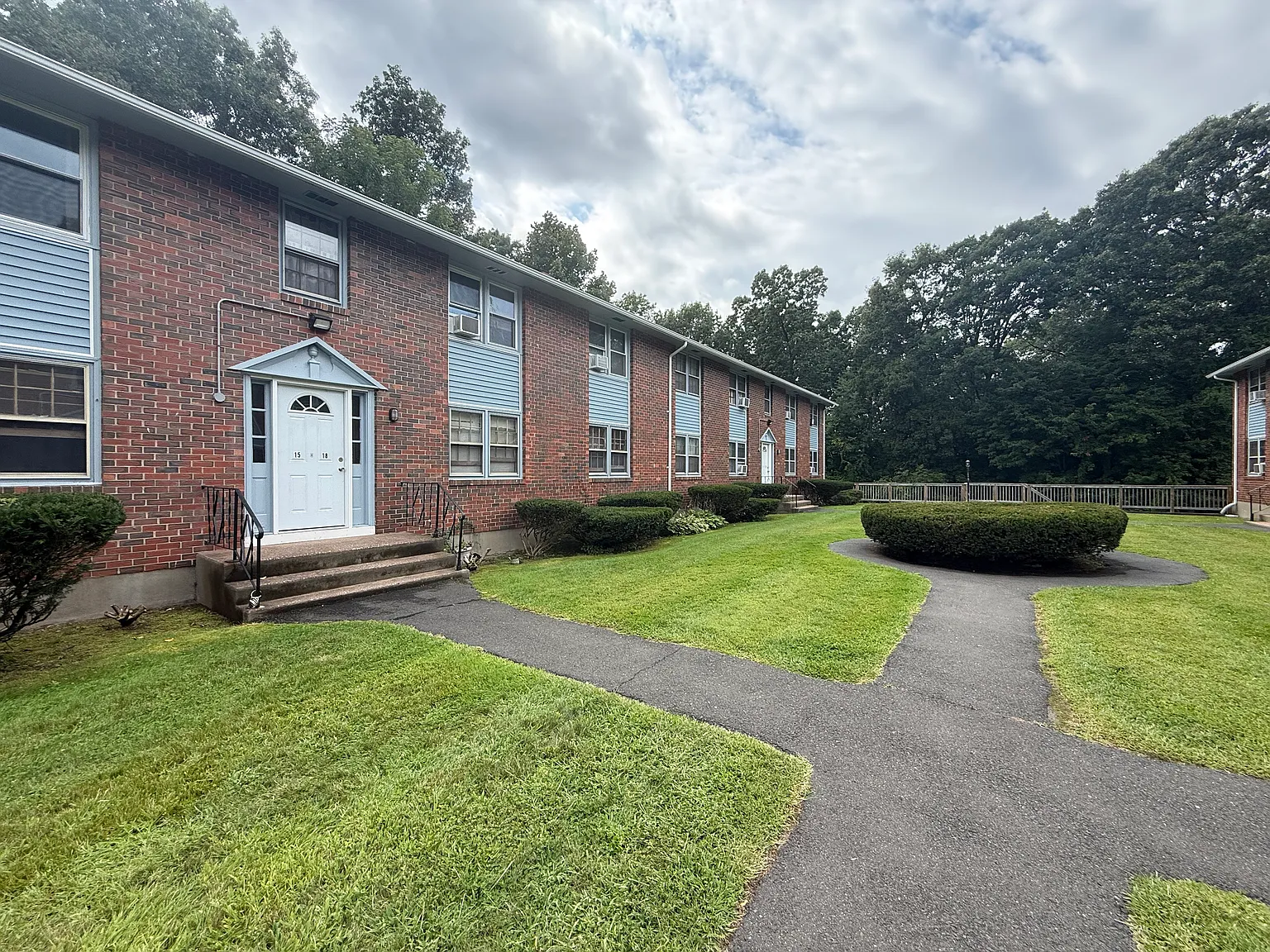 1 bed, 700 sqft, $1,350 — Photo 2