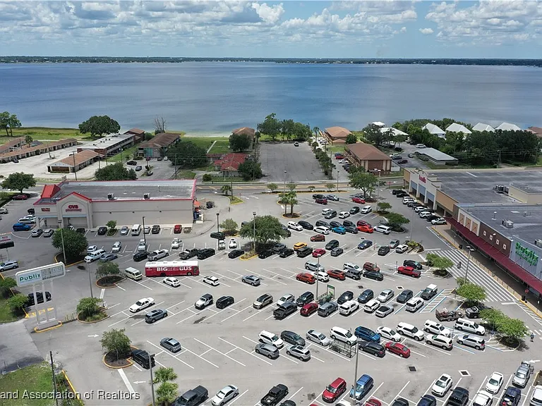 1001 Lakeview Dr — Photo 3