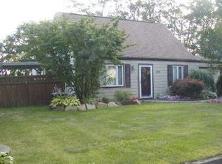 340 S Broome Ave, Lindenhurst, NY 11757