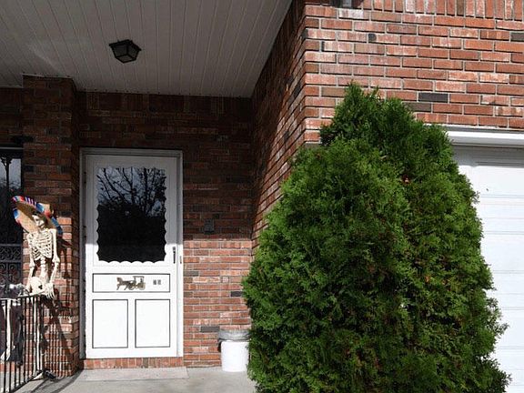 5th image of 75 Corona Ave