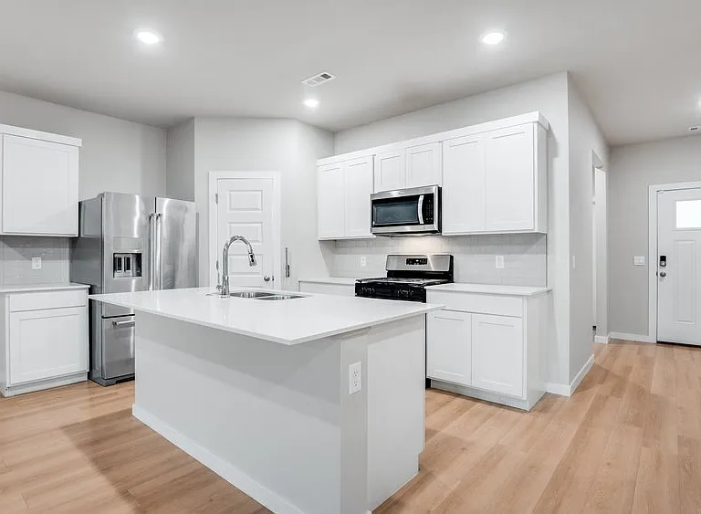 913 W Sonoma St — Photo 4
