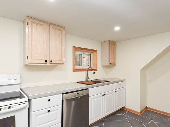 4th image of 2605 W Summerdale Ave Unit G