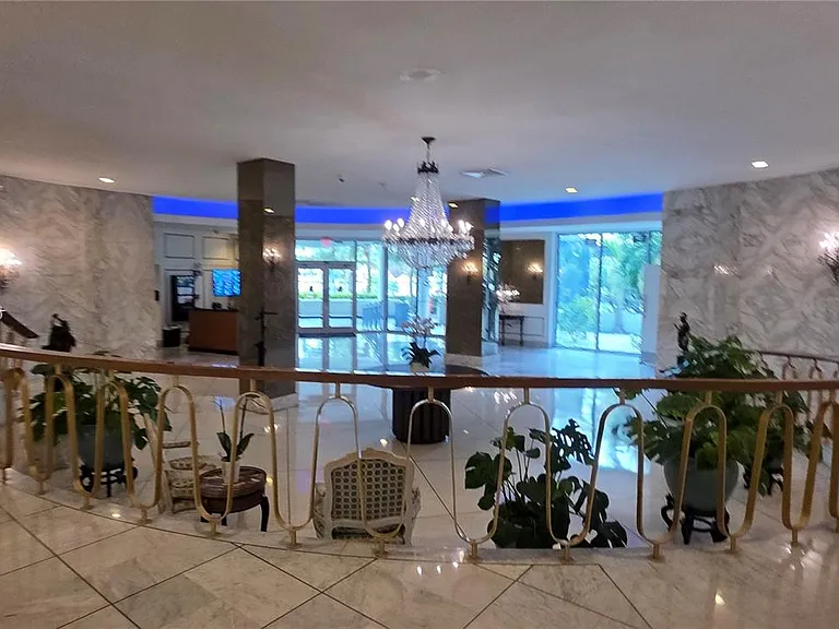 5255 Collins Ave #7G — Photo 31