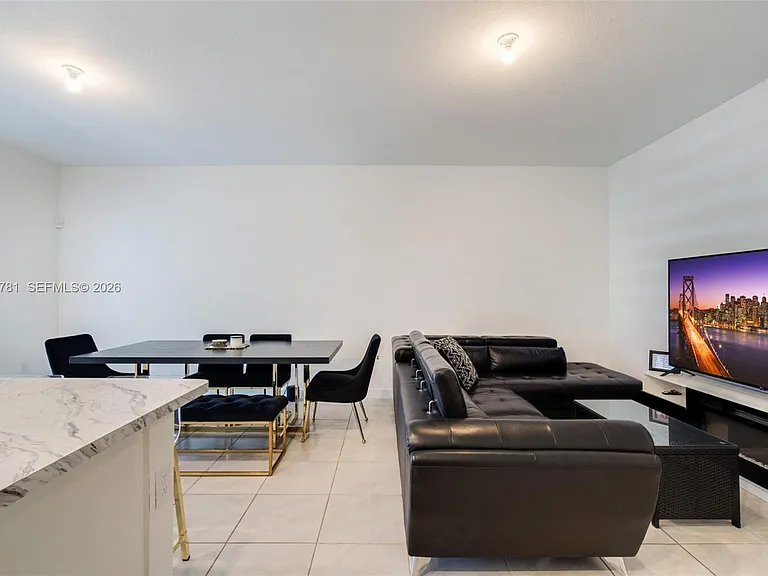 1181 SW 7th Ct #1181 — Photo 9