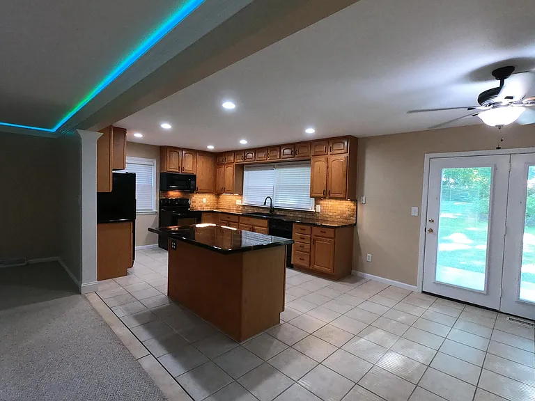 5830 Perry Ln — Photo 7