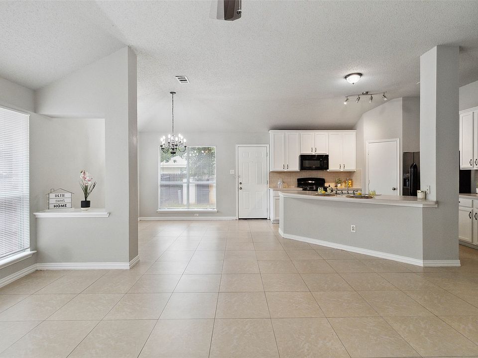 1st image of 10900 Fawn Valley Dr