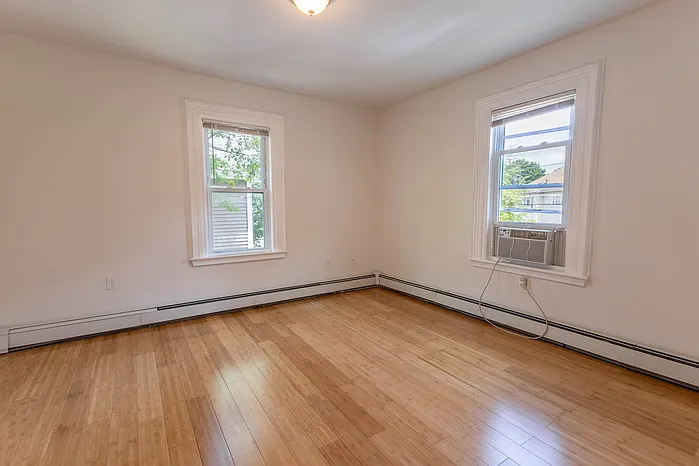 11 Sharon St — Photo 13