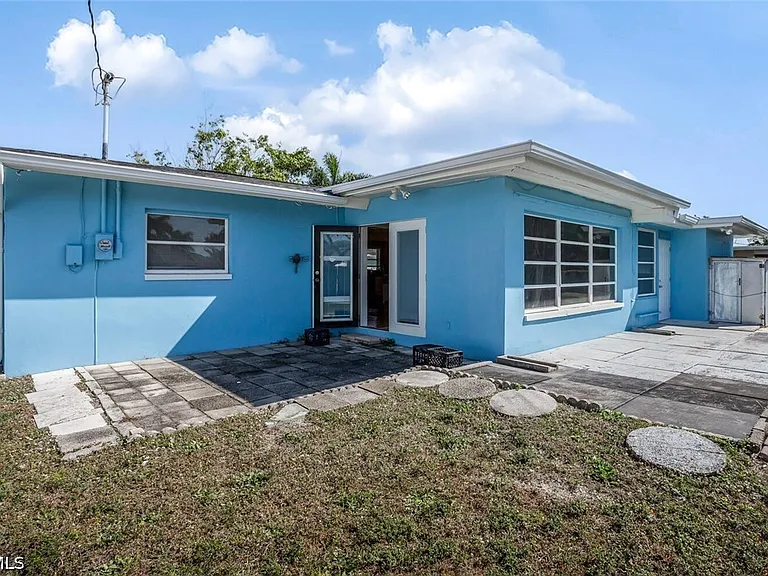 806 Entrada Dr N — Photo 19