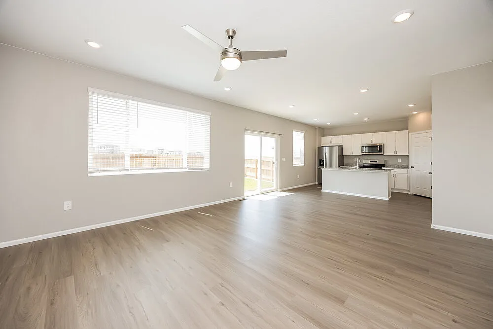 3 bed, 2.5 bath, 2241 sqft, $2,625 — Photo 4