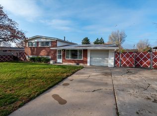 975 N Garnet St E, Layton, UT 84041