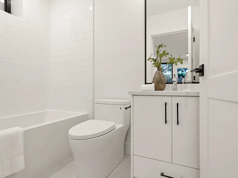 3588 Pender St #BASEMENT — Photo 7