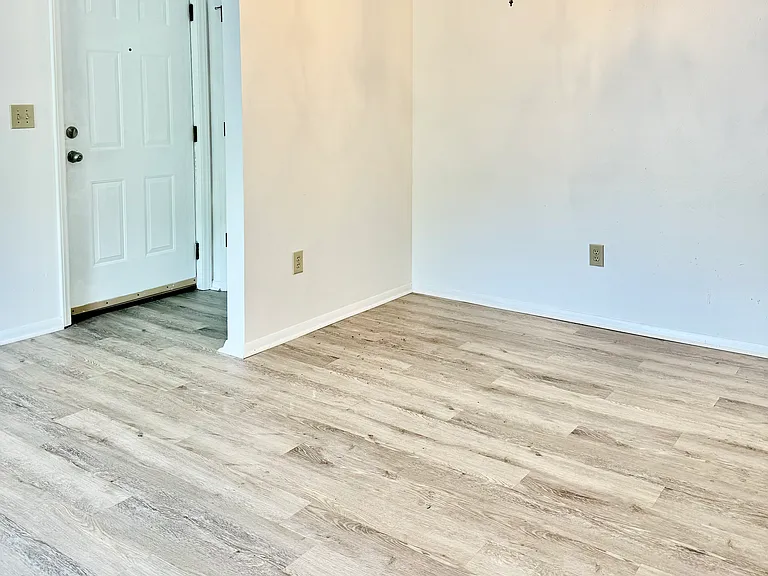 410 Maple Ave #H — Photo 3