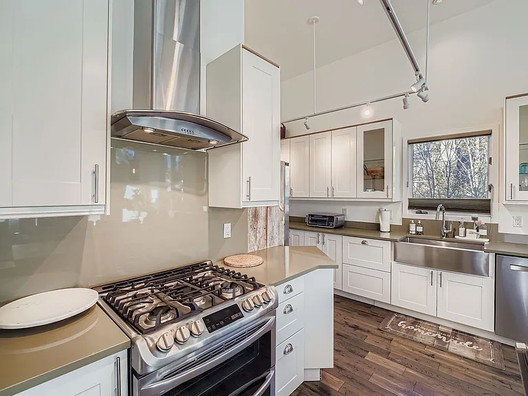 120 Hereford Rd #E — Photo 11