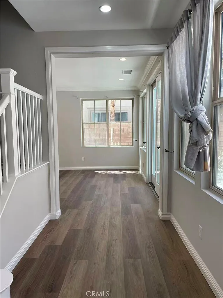 3 bed, 2.5 bath, 1735 sqft, $4,500 — Photo 2