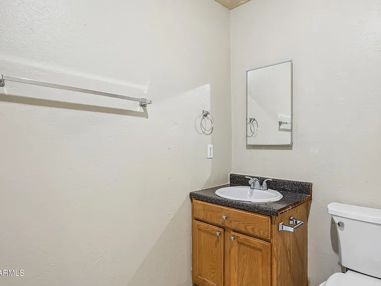 2133 W Adams St #2 — Photo 28