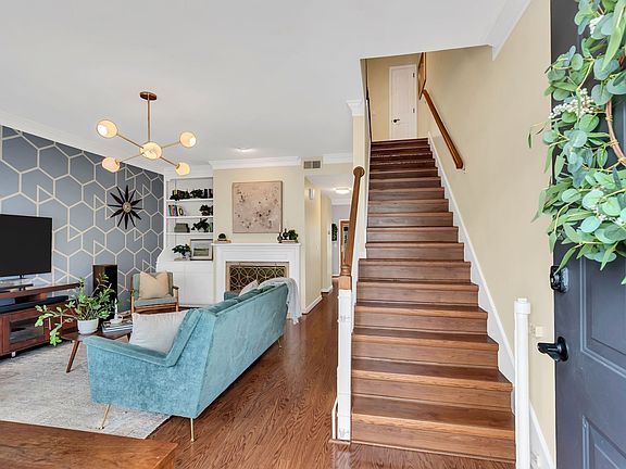 3rd image of 2112 Blair Blvd APT 8