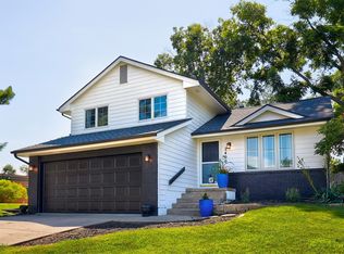 2400 Rocklyn Dr, Urbandale, IA 50322