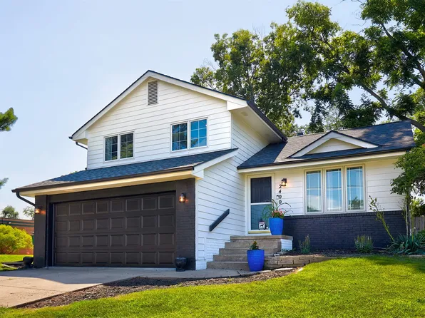 2400 Rocklyn Dr, Urbandale, IA 50322