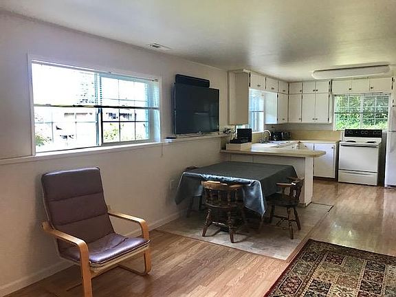 KITCHEN DINING AREA
