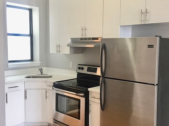 2nd image of 144 Bruckner Blvd #2C