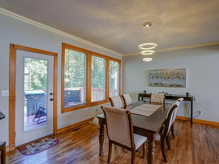 569 Crabapple Ln — Photo 8