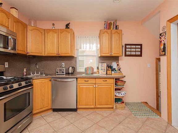 3rd image of 9235 244th St
