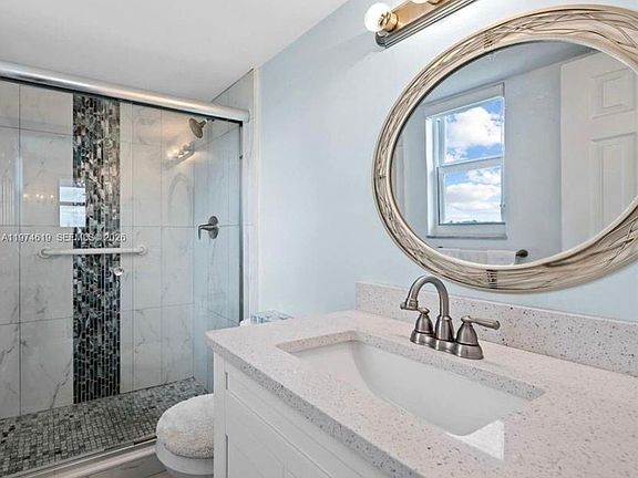 5th image of 1505 N Riverside Dr APT 505