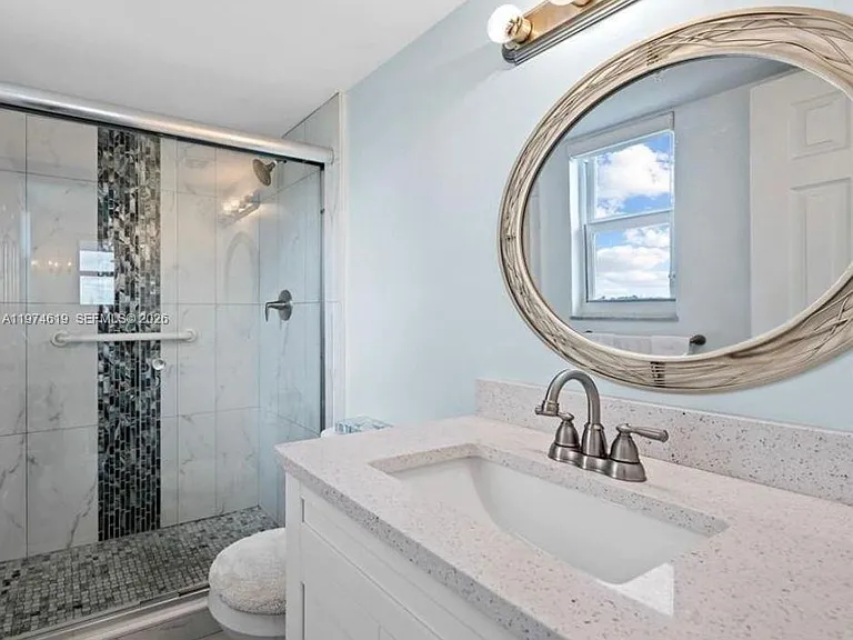 1505 N Riverside Dr #505 — Photo 5