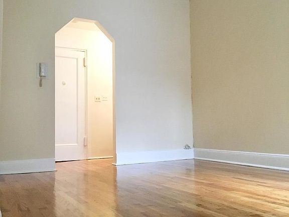 3rd image of 14 E 80th St APT 4C