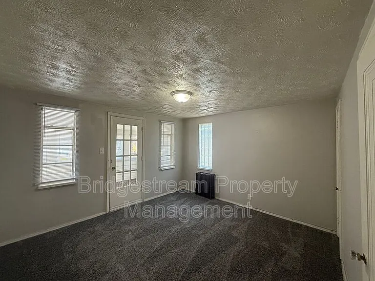 455 Forest Ave #10 — Photo 4