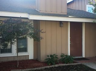 345 University Dr APT P4, Costa Mesa, CA 92627